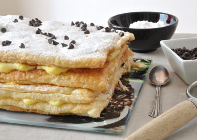 Millefoglie crema e gocce di cioccolato