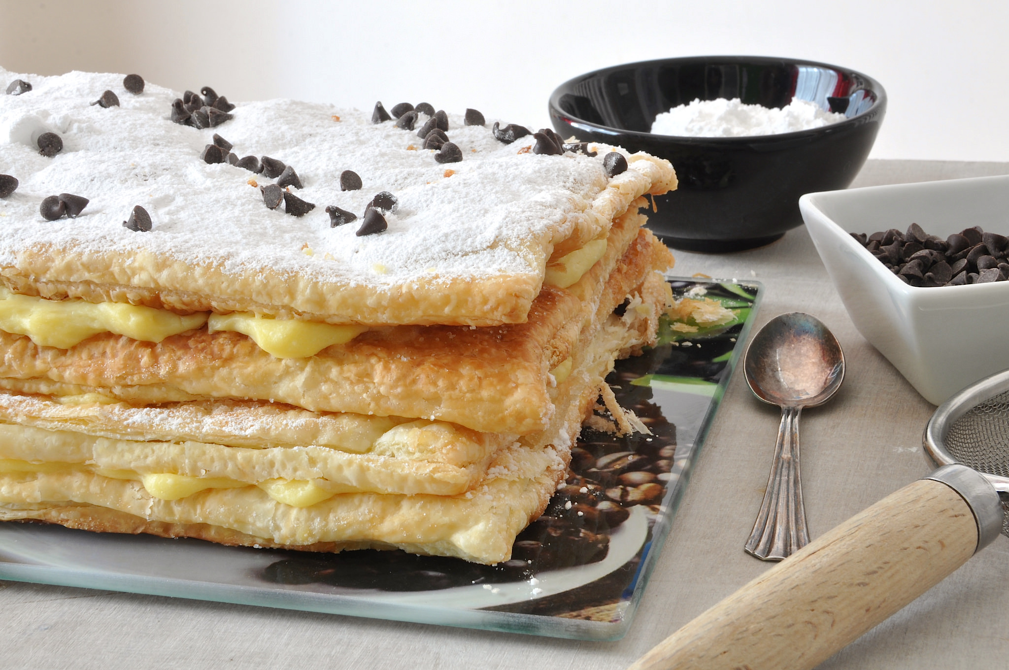 Millefoglie alla crema Bimby con le gocce di cioccolato