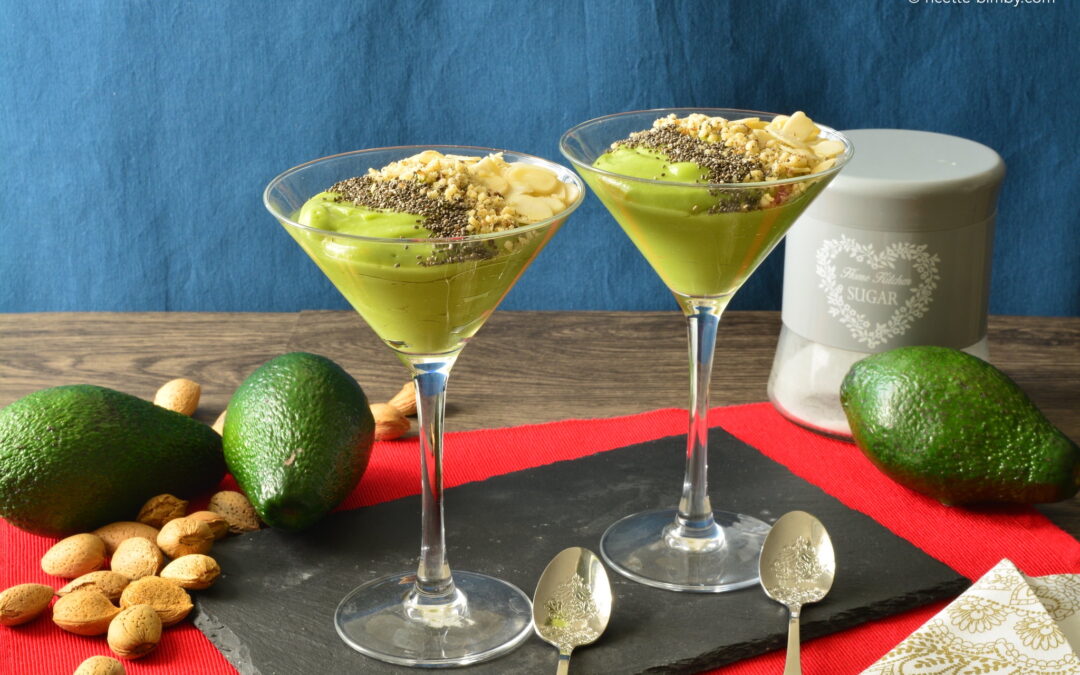 Mousse di avocado con frutta secca