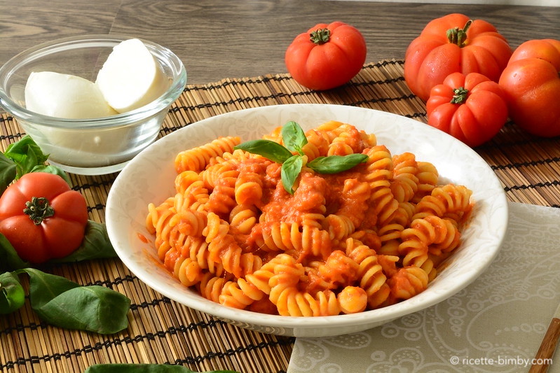 Pasta pomodoro e mozzarella Bimby Pasta pomodoro e mozzarella Bimby