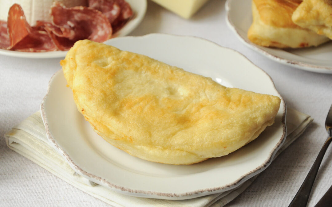 Pizza fritta napoletana