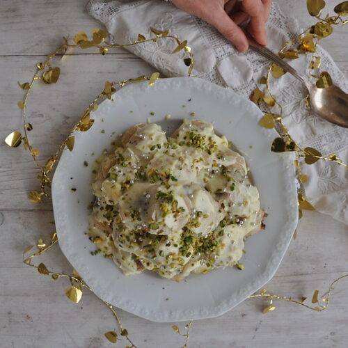 Profiteroles al pistacchio Bimby decorati come un albero di natale