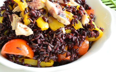Riso venere con pollo e verdure