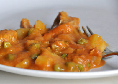 Spezzatino di vitello con patate e piselli