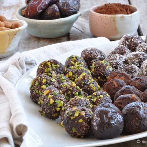 tartufini vegan con datteri e mandorle bimby