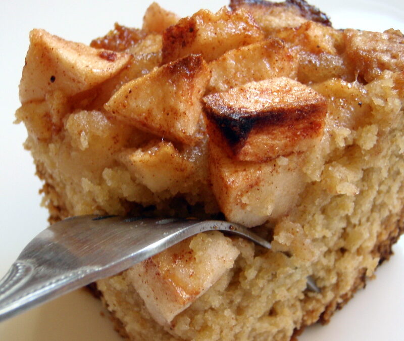 Torta di mele con yogurt (senza uova e burro)