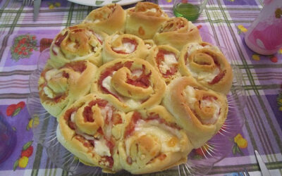 Torta di rose salata prosciutto e formaggio