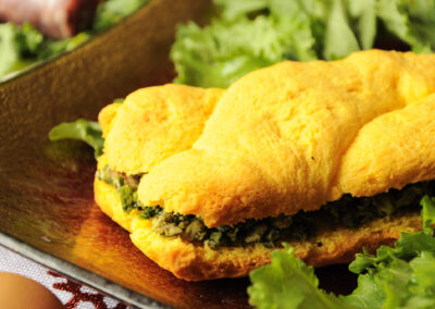 Treccia di pan brioche senza glutine con broccoletti e salsiccia