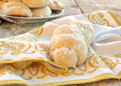 Treccine siciliane con lo zucchero