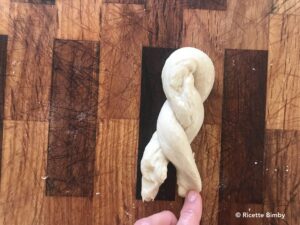 Treccine siciliane con lo zucchero passo passo 4