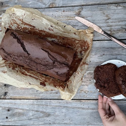 Plumcake al cioccolato Bimby tagliato parzialmente a fette