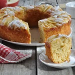 Una ciambella alle mele preparata con il Bimby ideale per la colazione