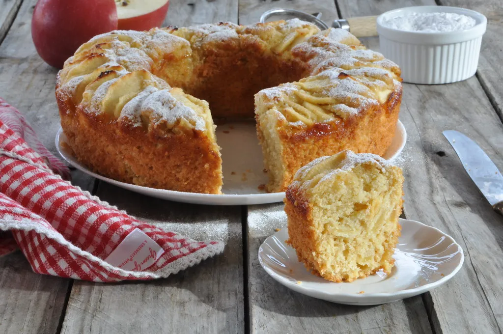 Una ciambella alle mele preparata con il Bimby ideale per la colazione