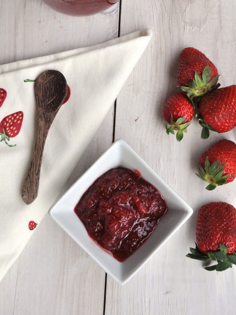 Marmellata fragole e mele densa