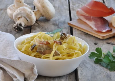 Pasta funghi e speck Bimby cremosa con la panna