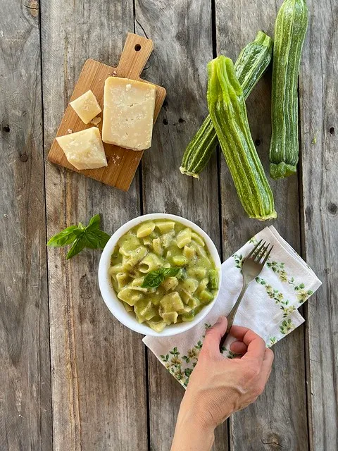 pasta con zucchine e parmigiano