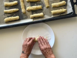si vede come dare forma ai biscotti e dimensioni